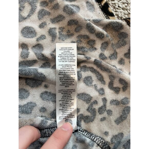 Chicos Leopard Print Long Sleeve Tunic Top Size M High Low Stretch Knit Comfort - Picture 7 of 8